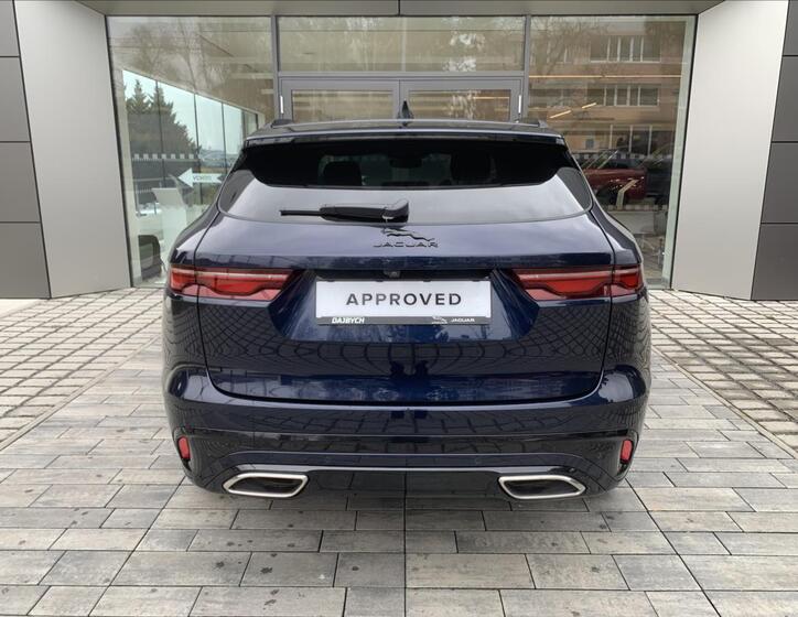 Jaguar F-Pace 34