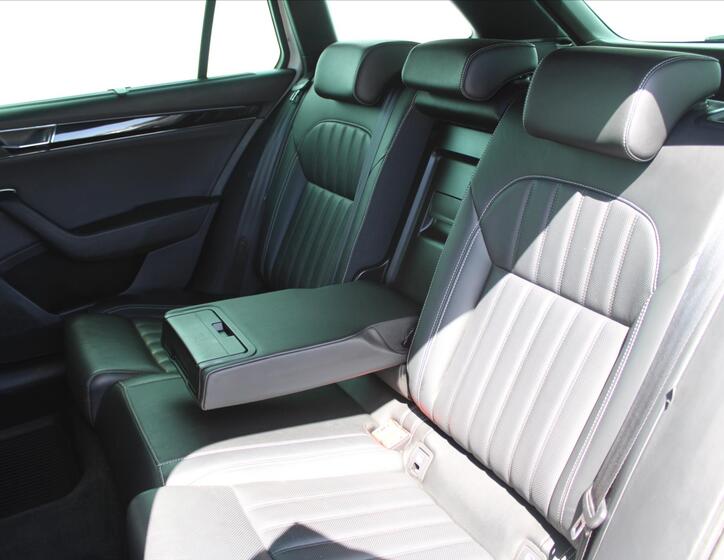 Škoda Superb 11