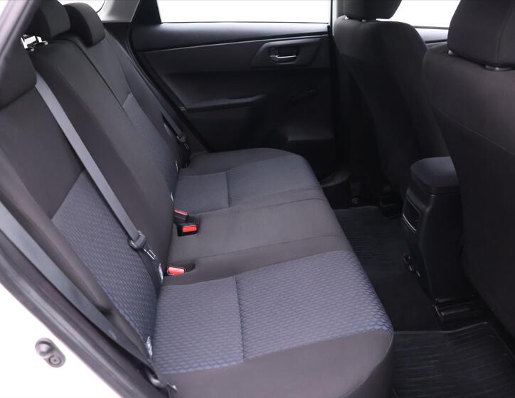 Toyota Auris 13