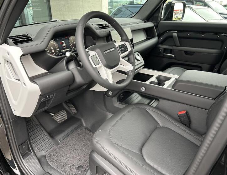 Land Rover Defender 9