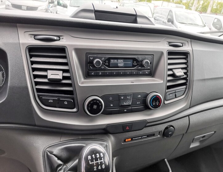 Ford Transit 9