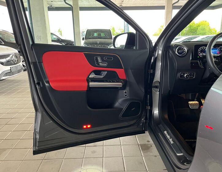 Mercedes-Benz GLA 9