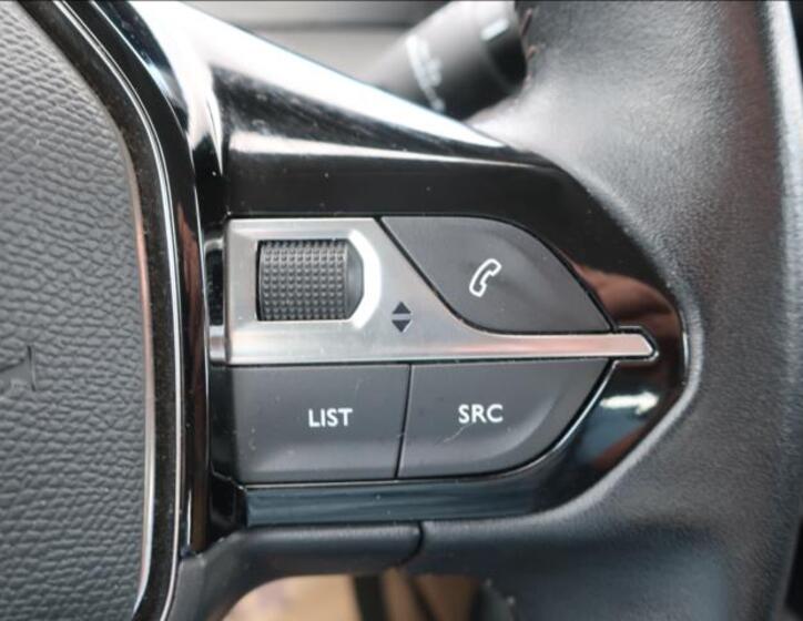Peugeot 208 23