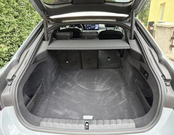 BMW i4 16
