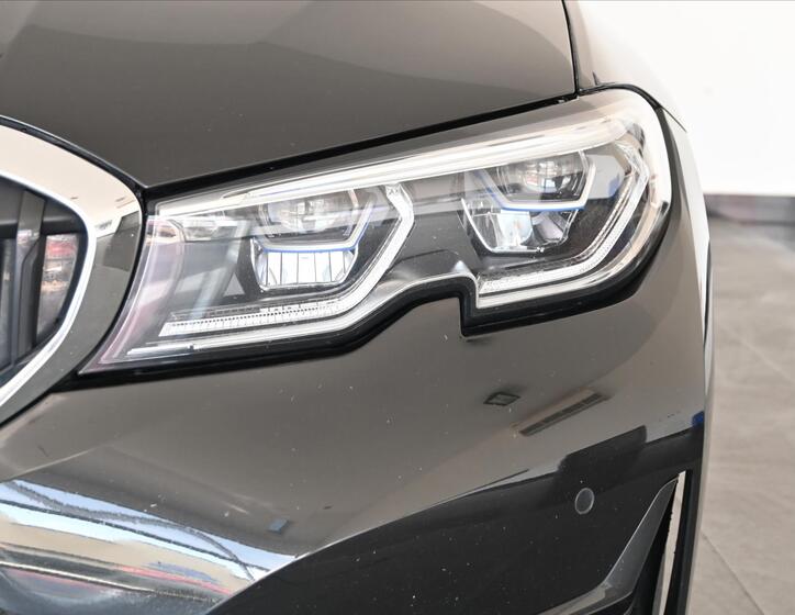 BMW Řada 3 30
