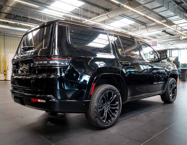 Jeep Grand Wagoneer 9