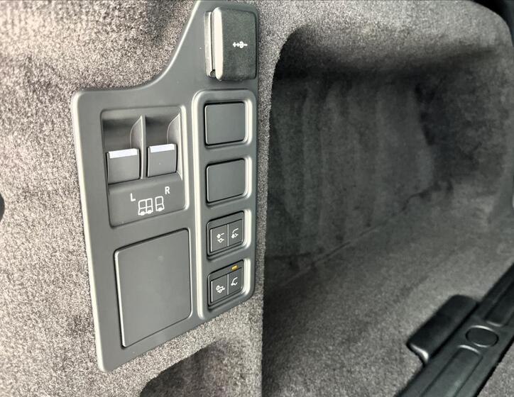 Land Rover Discovery 10