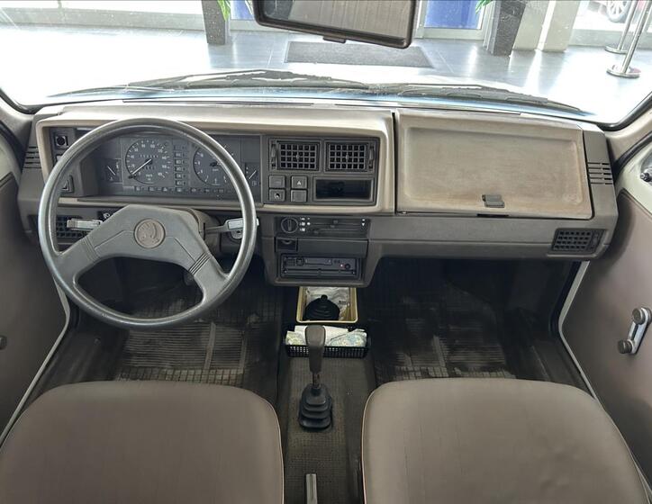 Škoda Favorit 8