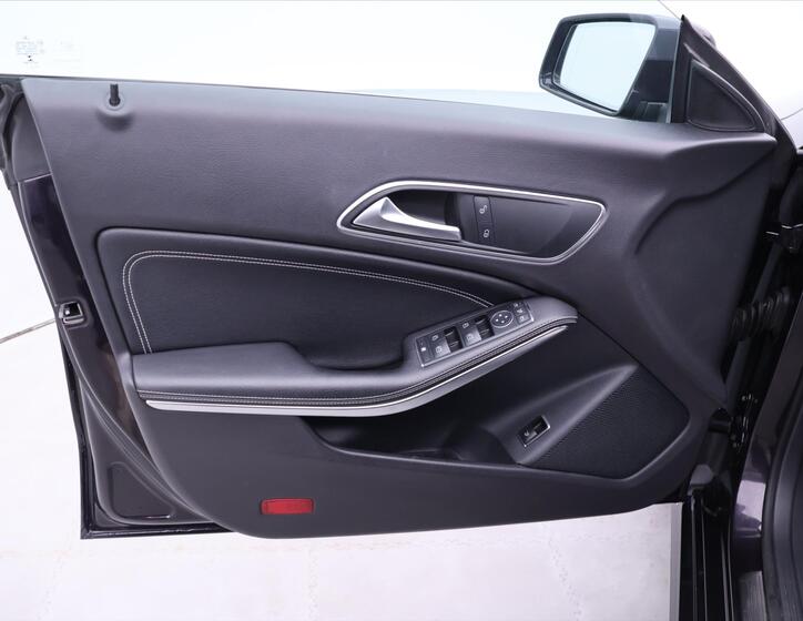Mercedes-Benz CLA 11