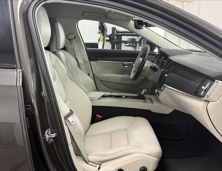 Volvo V90 11