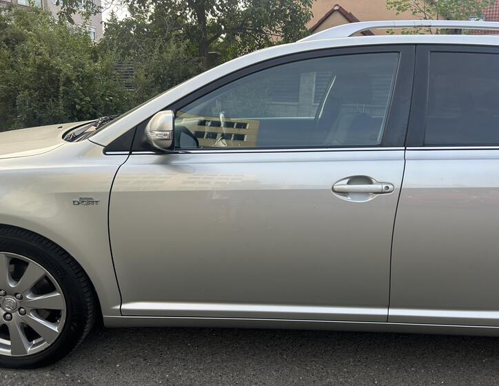 Toyota Avensis 12