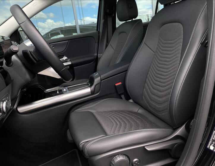 Mercedes-Benz GLA 10