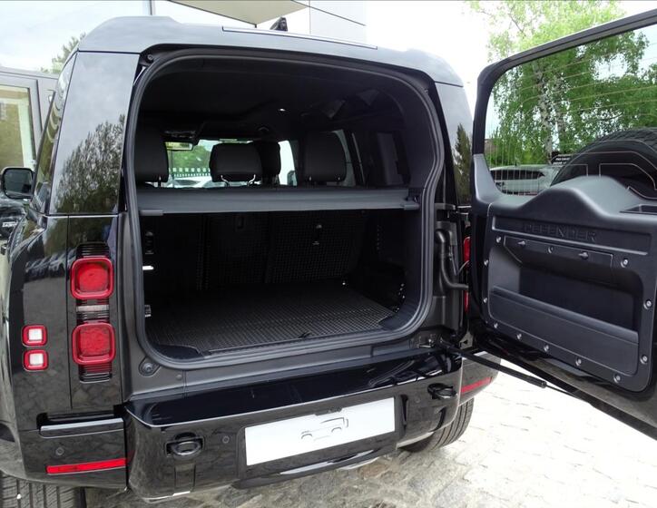 Land Rover Defender 29