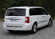 Chrysler Town & Country 2