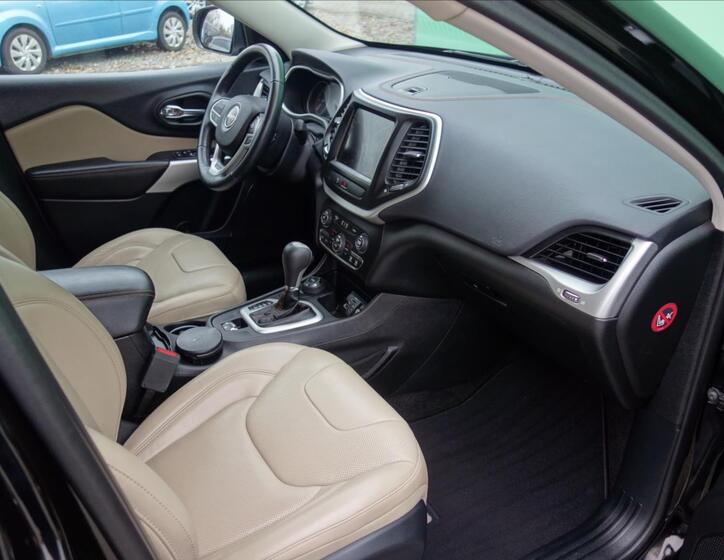 Jeep Cherokee 35