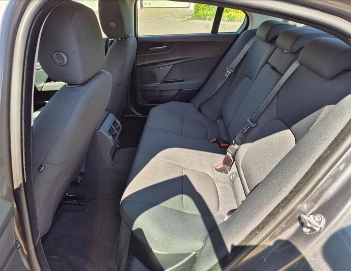 Jaguar XE 9