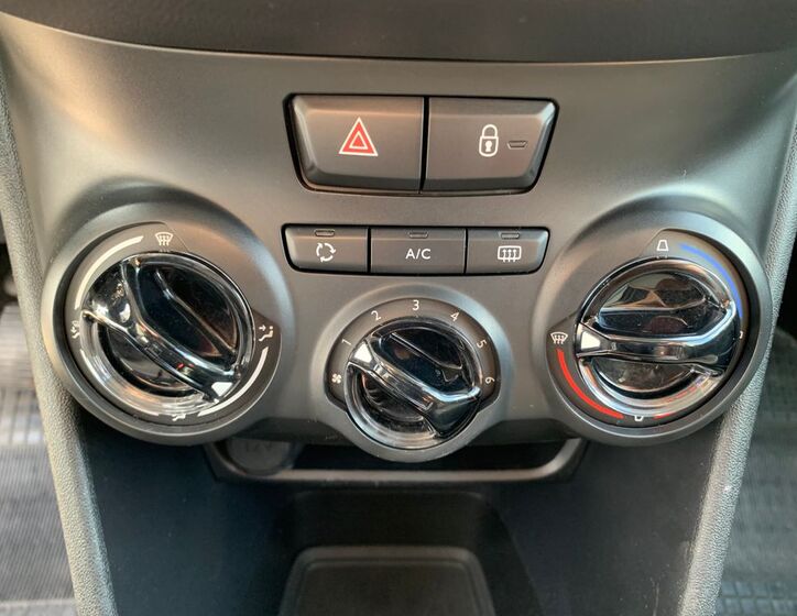 Peugeot 208 11