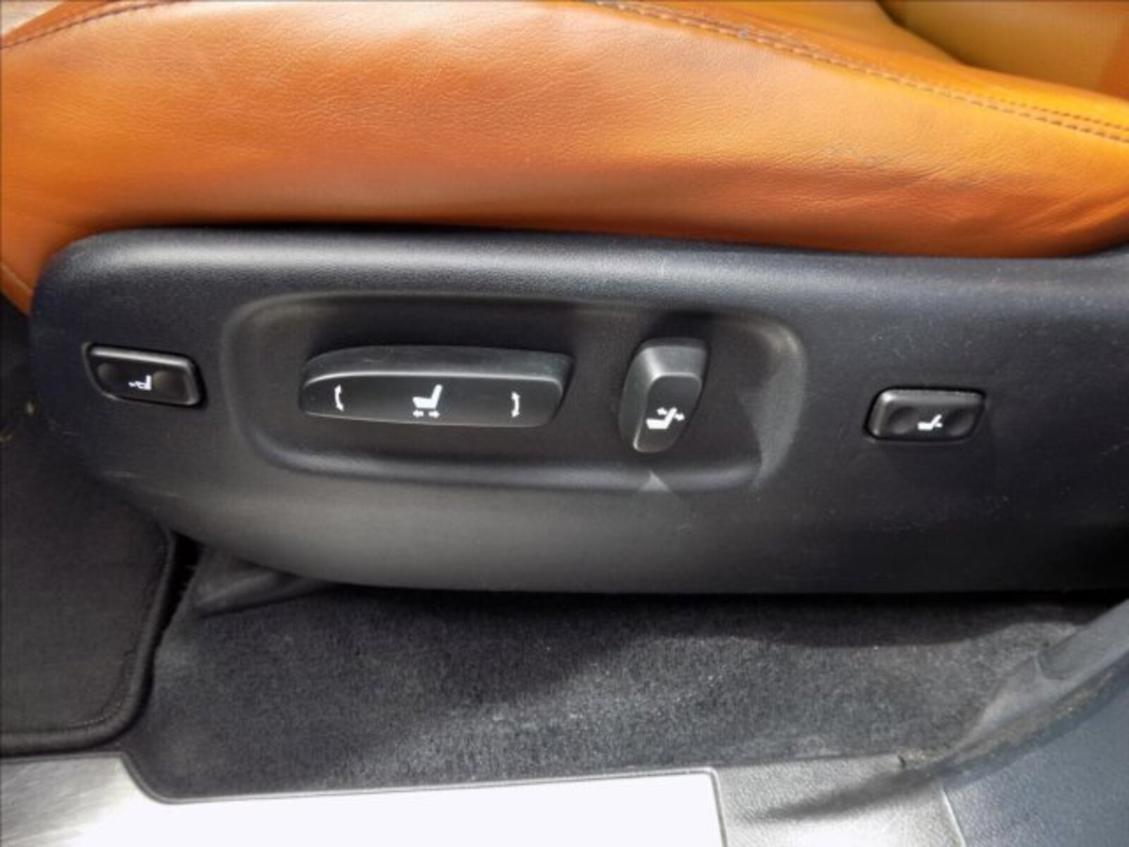 Lexus LX 570 23