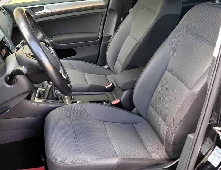 Volkswagen Golf 32