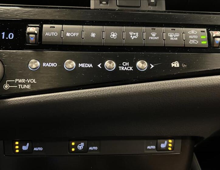 Lexus ES 300h 16