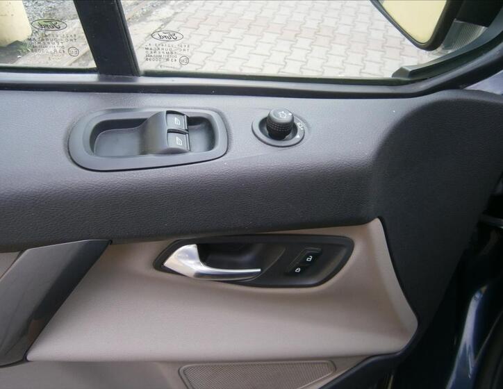 Ford Tourneo Custom 19
