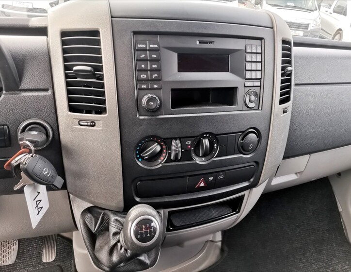 Mercedes-Benz Sprinter 9