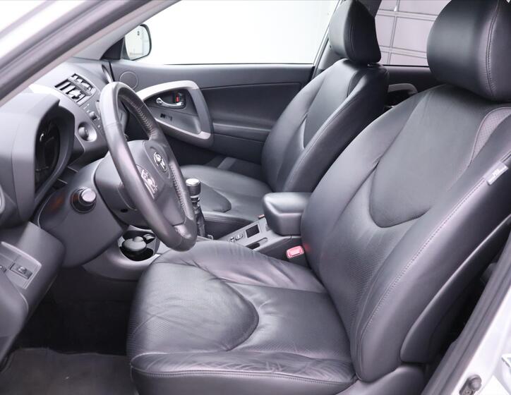 Toyota RAV4 11