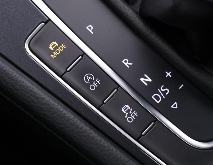 Volkswagen Golf 30