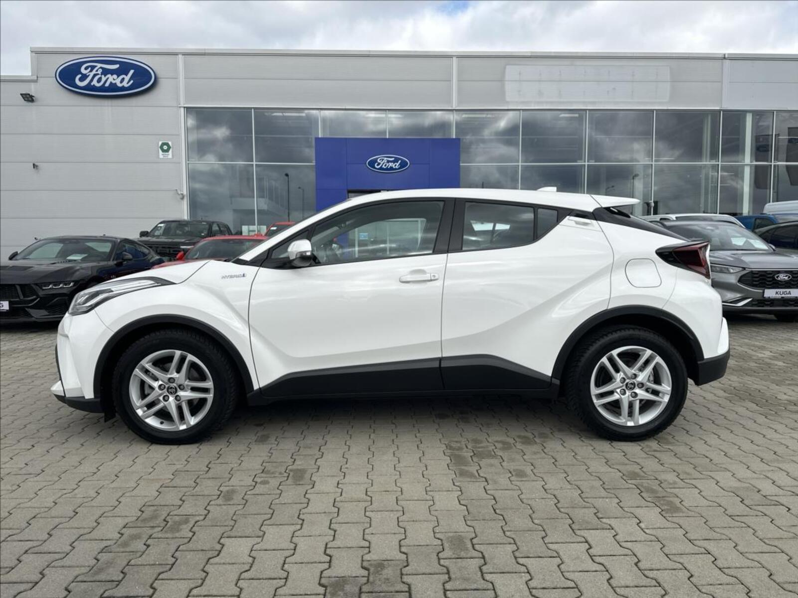Toyota C-HR 2