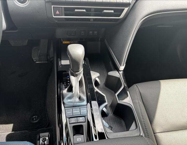 Toyota Camry 16