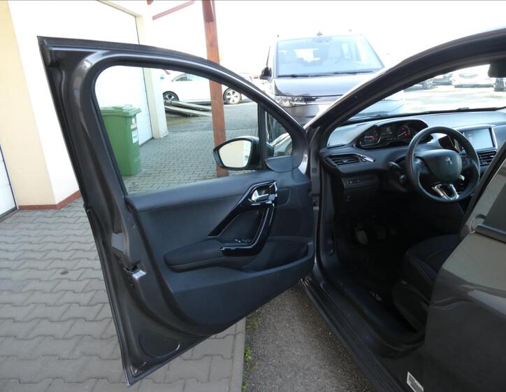 Peugeot 208 19