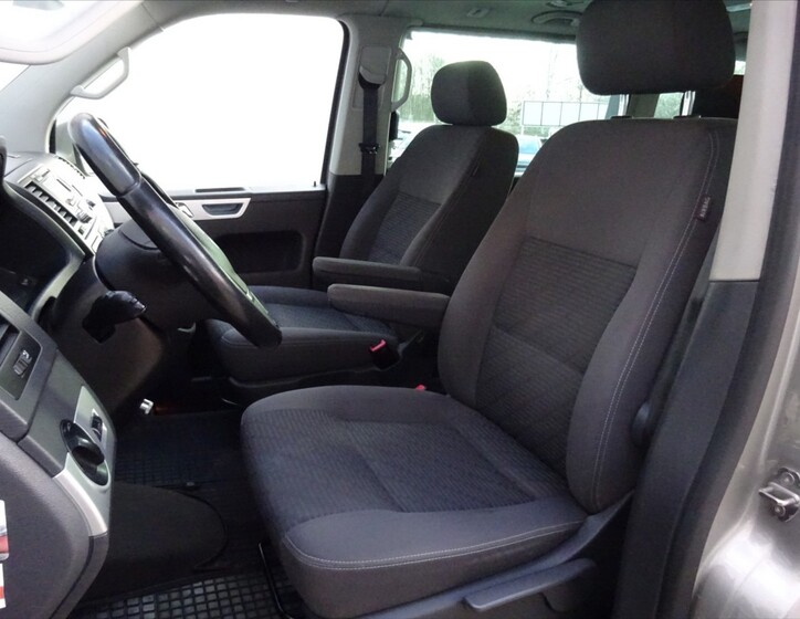 Volkswagen Multivan 10