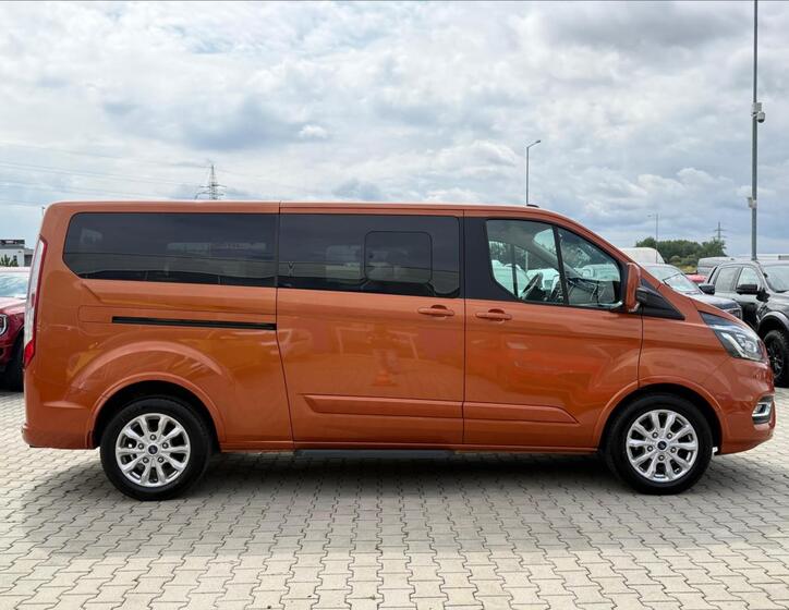 Ford Tourneo Custom 6