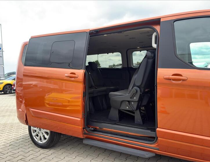Ford Tourneo Custom 13