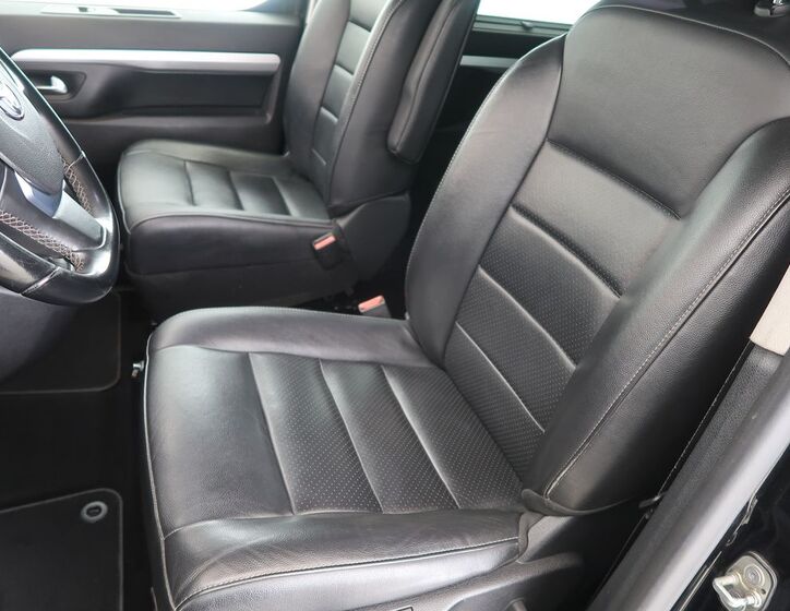 Toyota ProAce 9