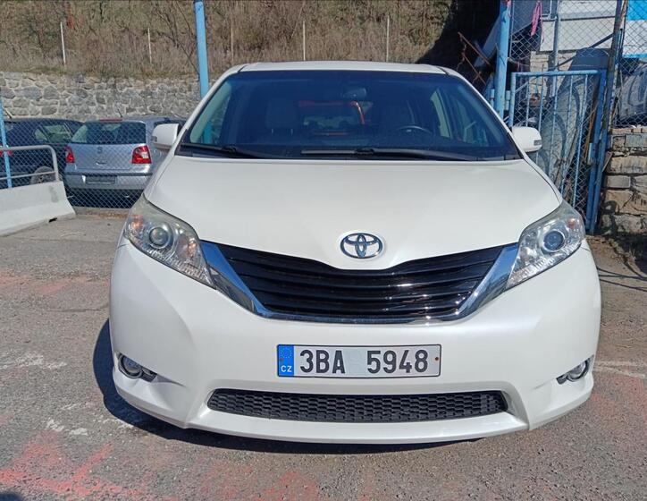 Toyota Sienna 2