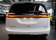 Chrysler Pacifica 5