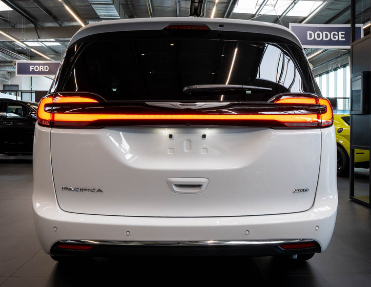 Chrysler Pacifica 5