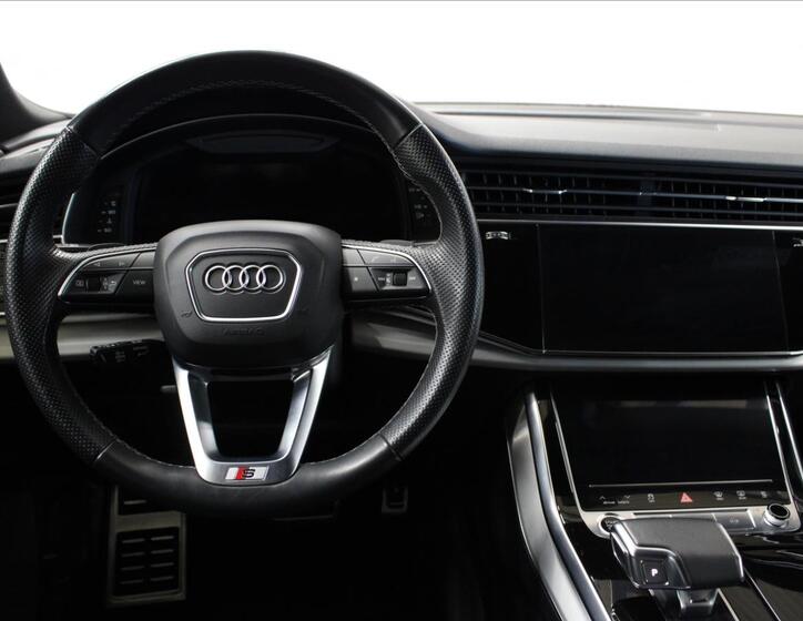 Audi Q8 29