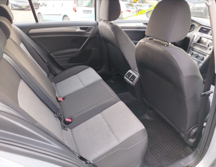 Volkswagen Golf 28
