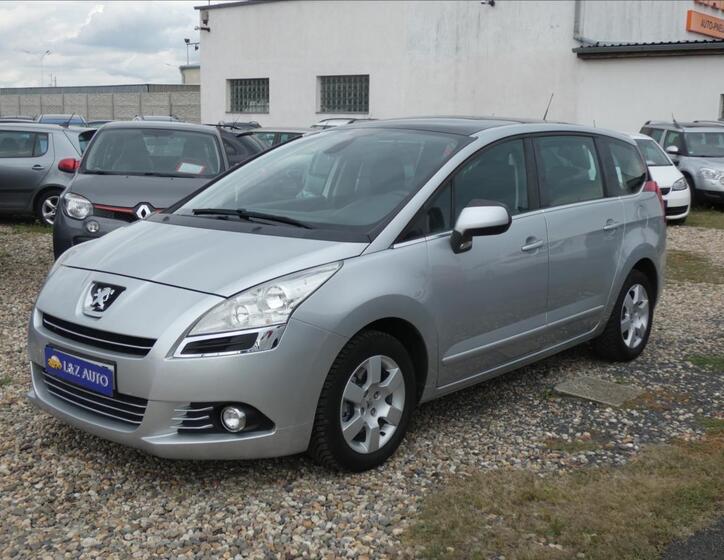 Peugeot 5008 1