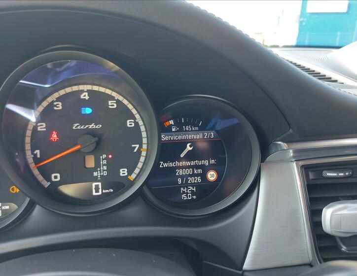 Porsche Macan 32