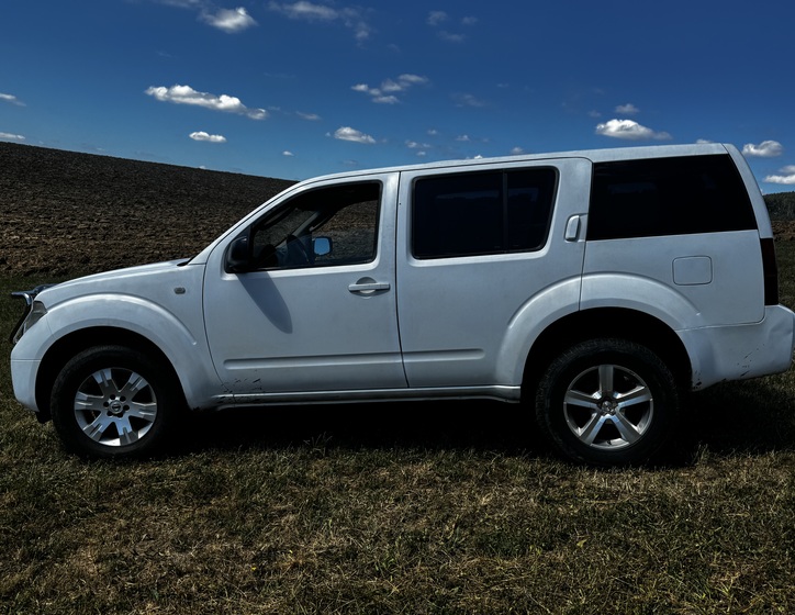 Nissan Pathfinder 1