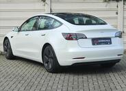 Tesla Model 3 4