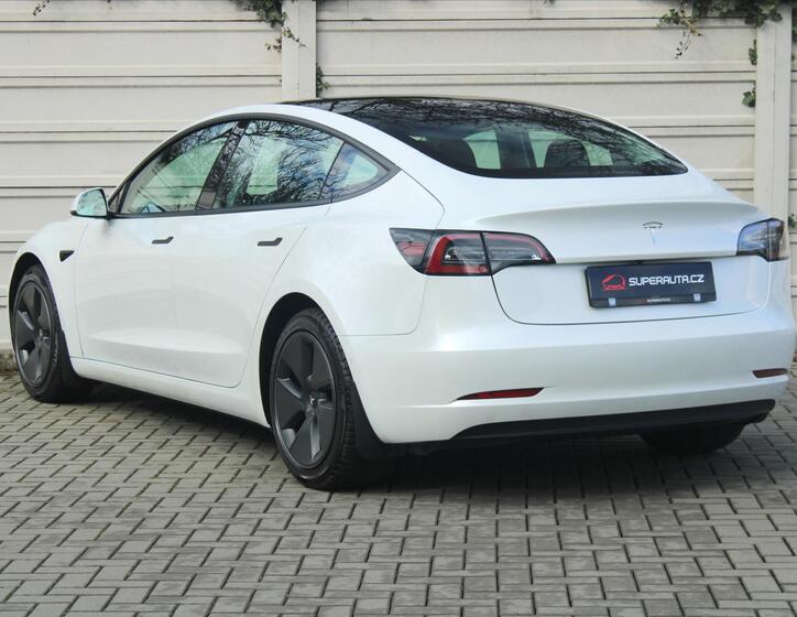 Tesla Model 3 4