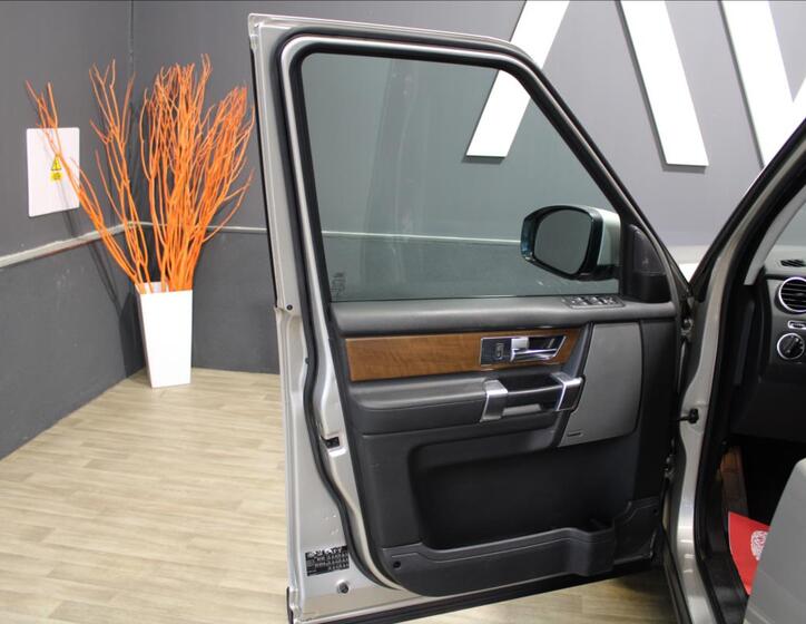 Land Rover Discovery 11