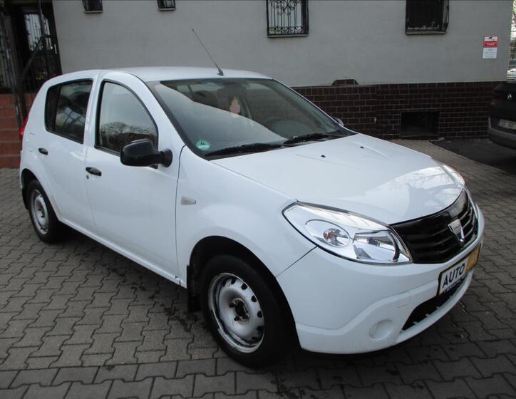 Dacia Sandero 1