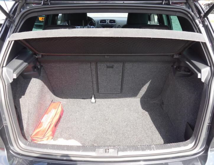 Volkswagen Golf 16