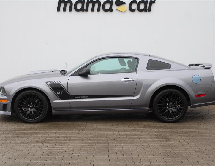 Ford Mustang 4