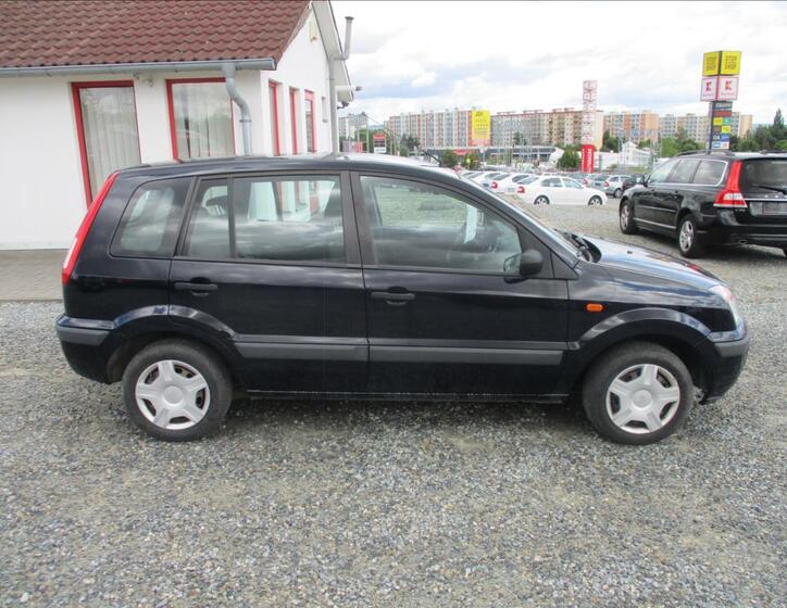 Ford Fusion 4